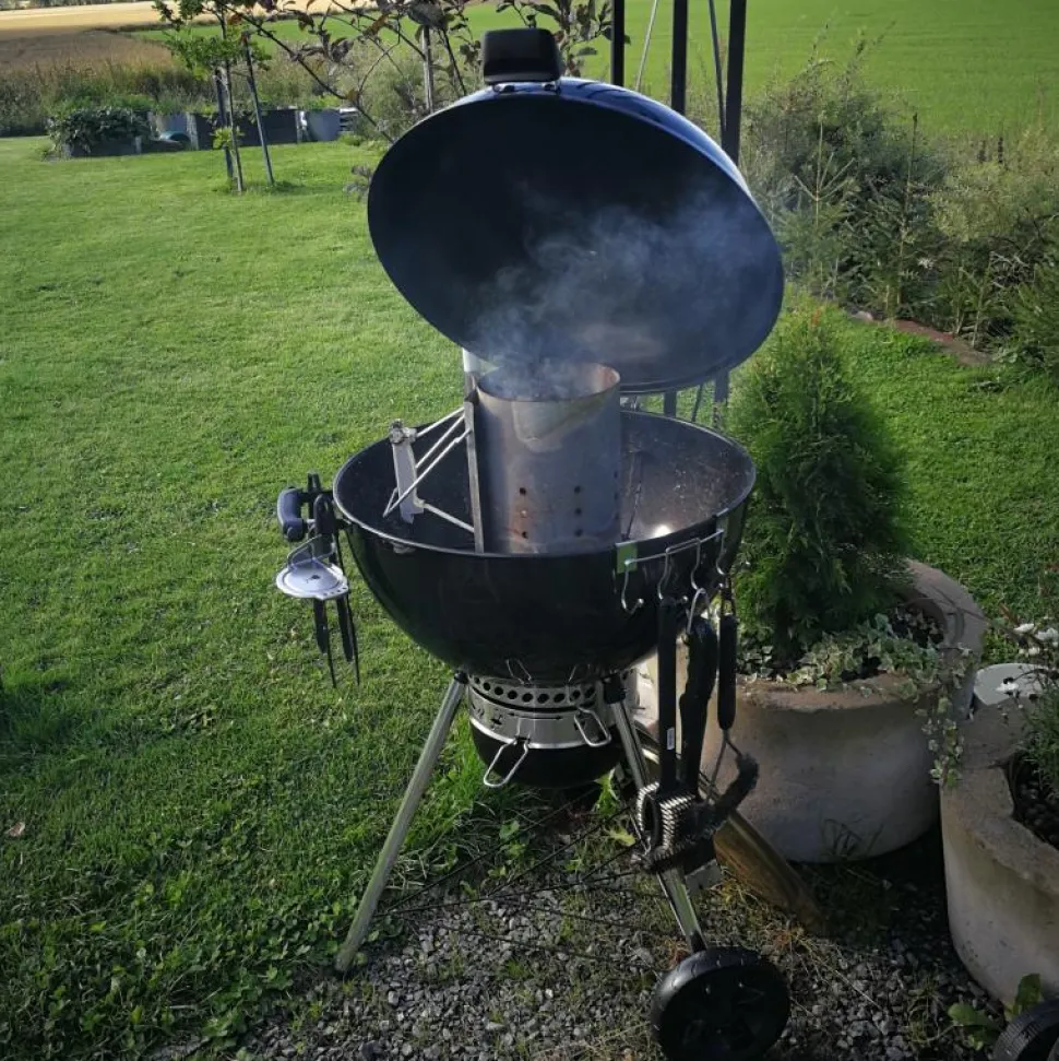 Brikettigrilli Weber Master Touch Premium E-5770 2019