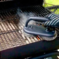 Grillin puhdistusharja Pepper, kahdella teräsvillatyynyllä