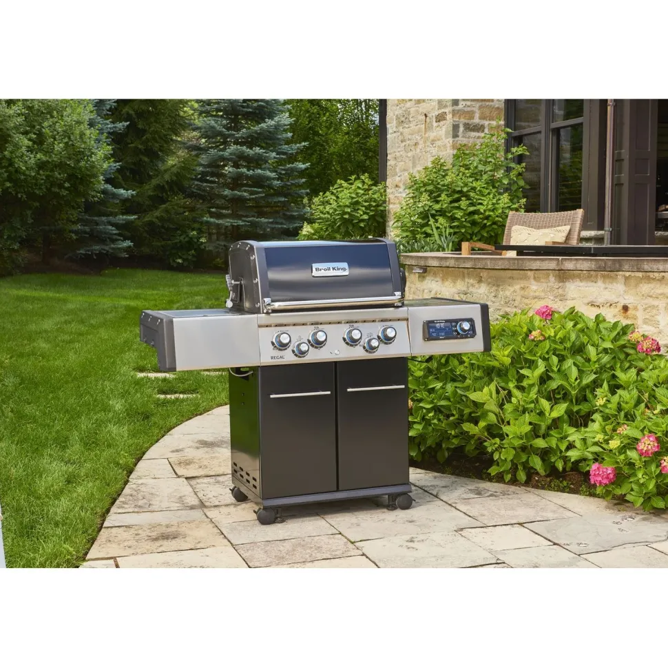 Kaasugrilli Broil King iQue Regal Q 490 IR, 4 poltinta, sivukeitin infrapunalla, varraspaahdin