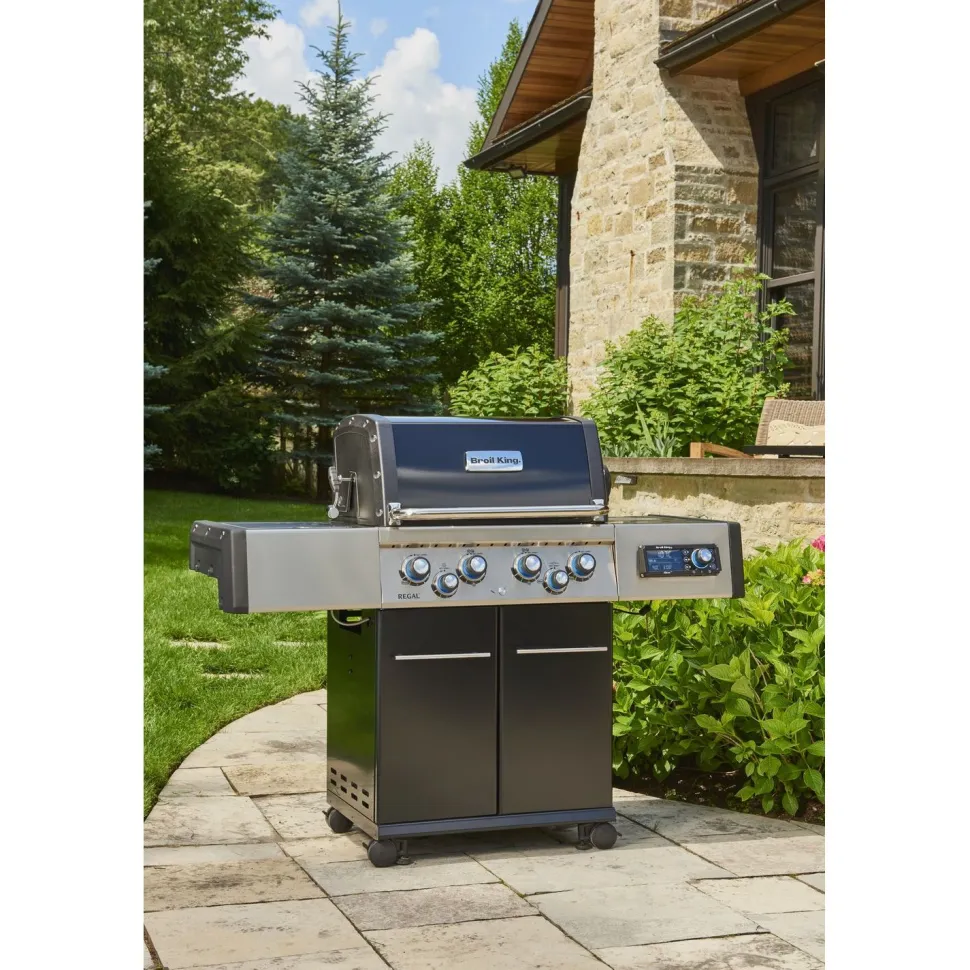 Kaasugrilli Broil King iQue Regal Q 490 IR, 4 poltinta, sivukeitin infrapunalla, varraspaahdin