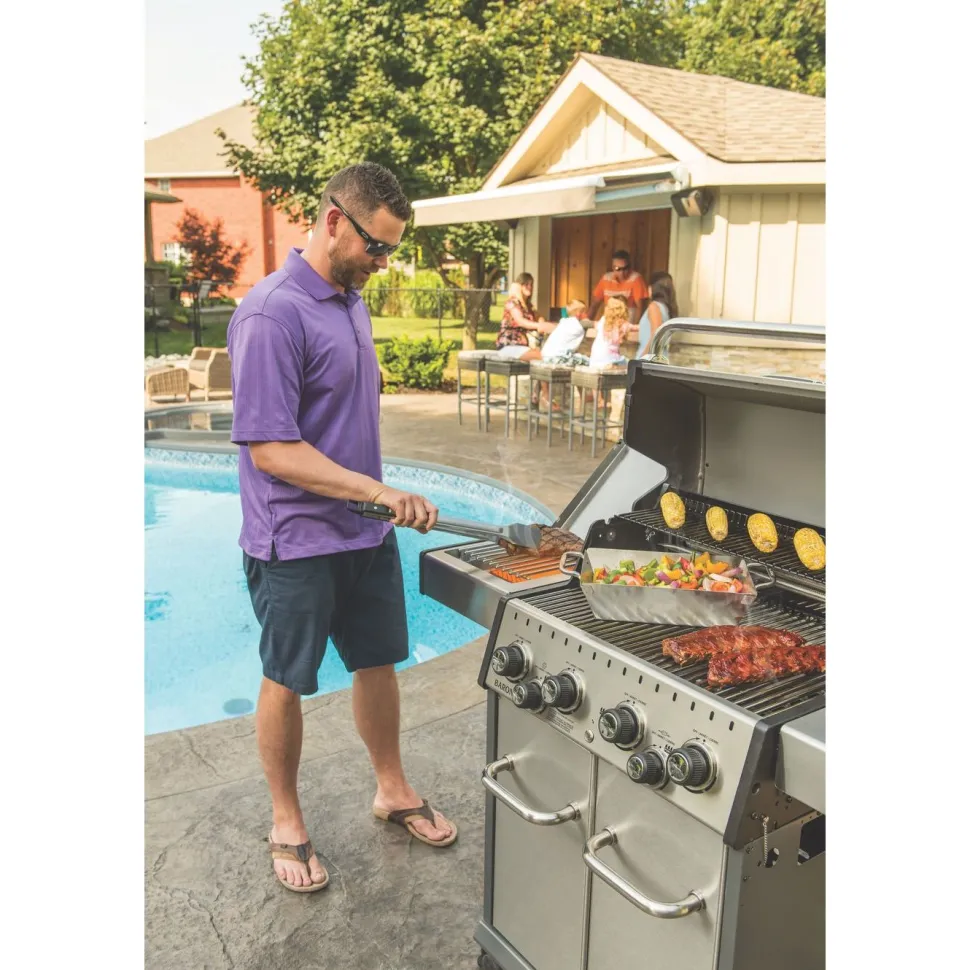 Kaasugrilli Broil King Regal S 490 IR 4 poltinta + sivukeitin infrapunalla + varraspaahdin