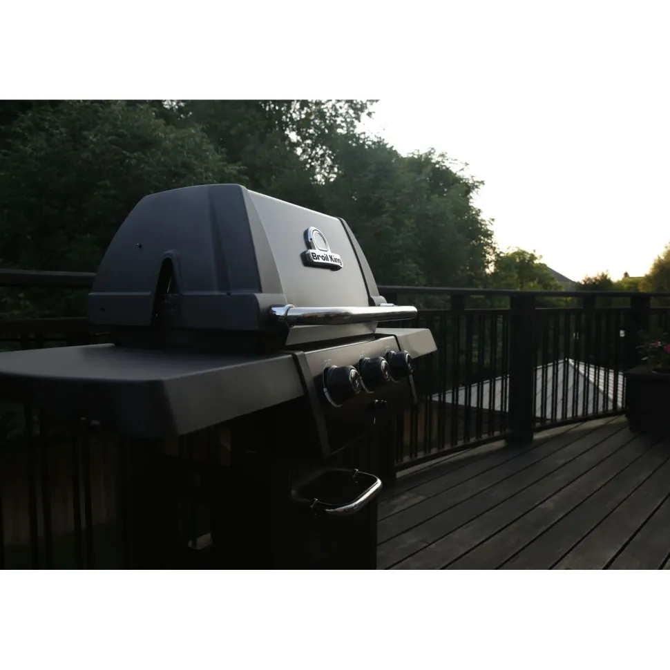 Kaasugrilli Broil King Royal 320 Shadow, 3 poltinta