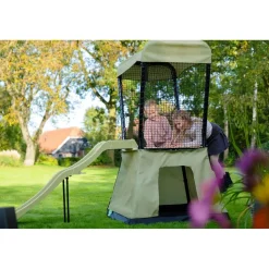 Leikkikeskus liukumäellä, teltalla ja hiekkalaatikolla Exit Ivy