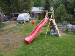 Leikkiteline Palmako Brenda sis. 2 keinua + kiipeilyteline + kiipeilyseinä + köysitikkaat