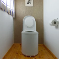 Pakastava WC Ekohytte Frost, valkoinen