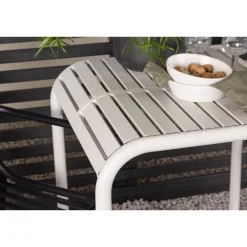 Parvekeryhmä Venture Home, 70x70cm beige Borneo-pöytä + 2 beigeä Peking-tuolia