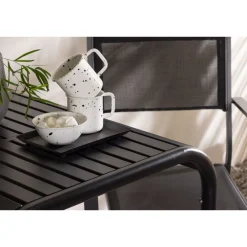 Parvekeryhmä Venture Home, 70x70cm beige Borneo-pöytä + 2 mustaa Copacabana-tuolia