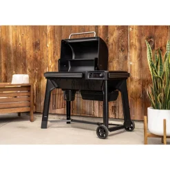 Pellettigrilli Traeger Woodridge, musta