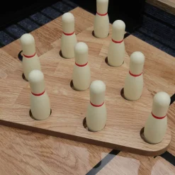 Shuffleboard Nordcore 2-IN-1, sis. 8 nappulaa, vahapullo, harja, 2 pistelaskuria ja keilaussetti, 9`