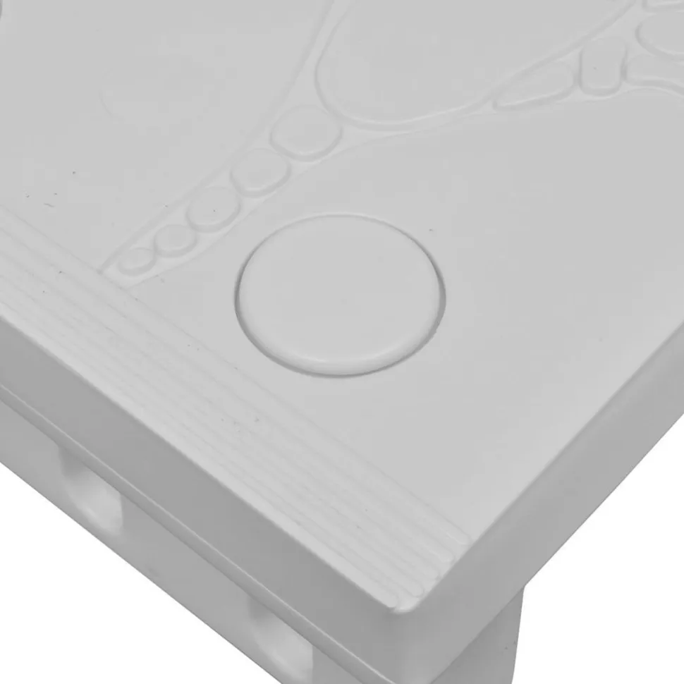 Valkoiset porealtaan portaat